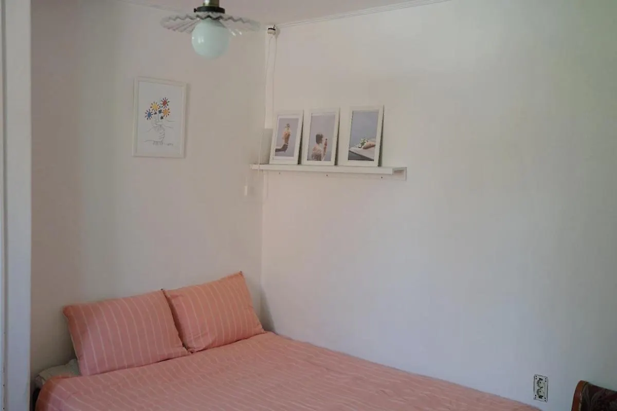 Studio 99 Hongdae 3Rooms 2Baths Seoul 0*,  Sydkorea